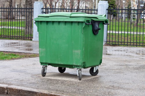 Protective equipment and safe handling during waste collection